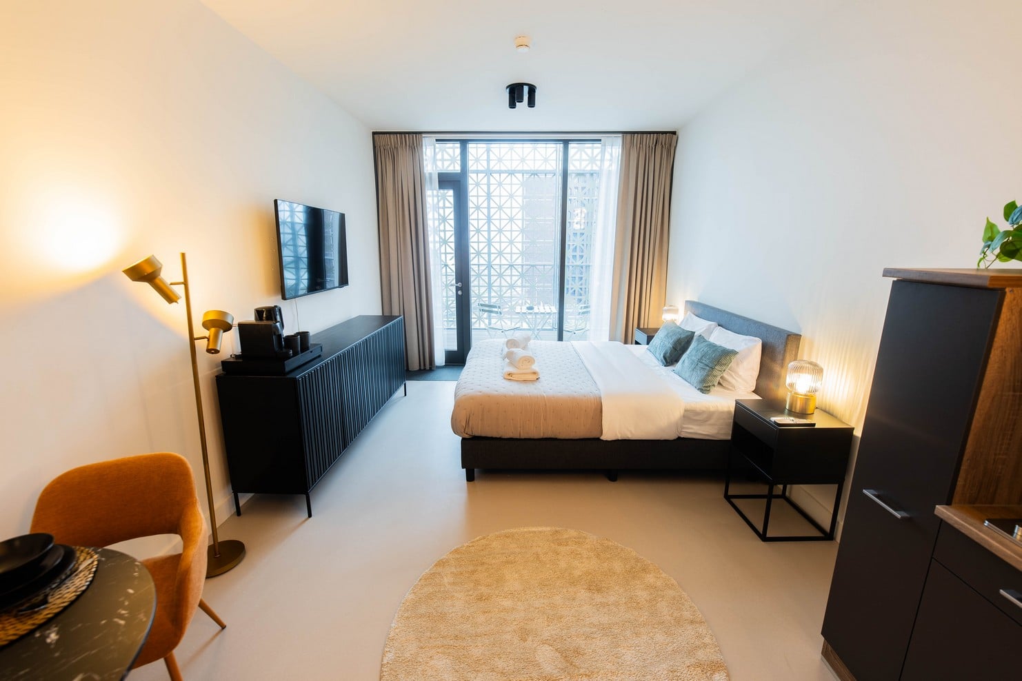 AC & Skyline Views | Rotterdam Studio, 20 m², view 2
