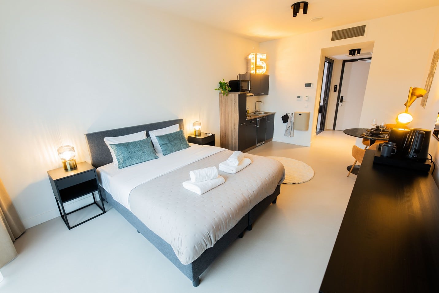 AC & Skyline Views | Rotterdam Studio, 20 m², view 4